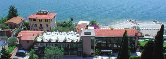 Vista dall'alto del Hotel Lido di Gargnano sul lago di Garda